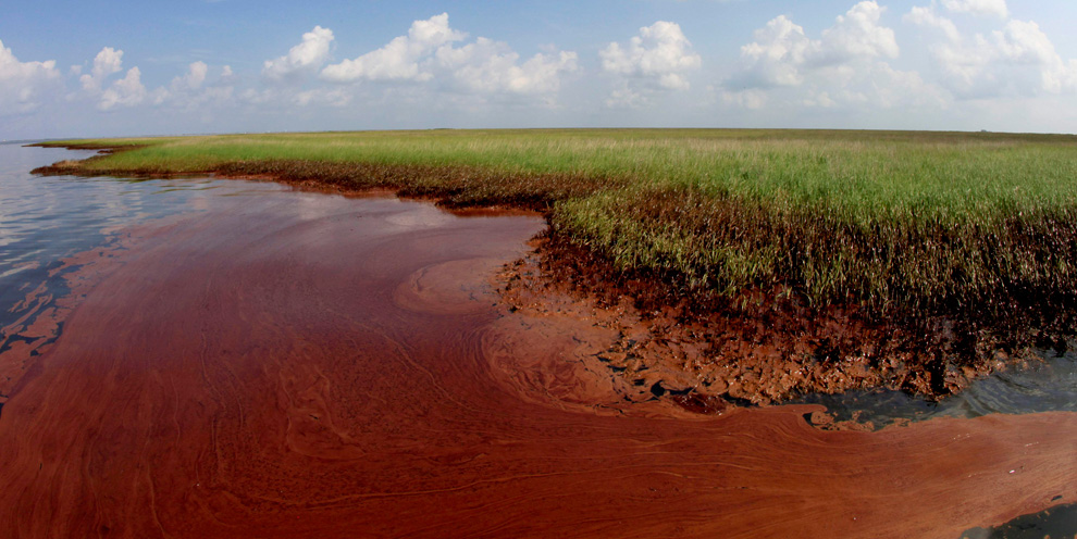 "On dit que l'argent n'a pas d'odeur : le pétrole est là pour le démentir." G08_23755759