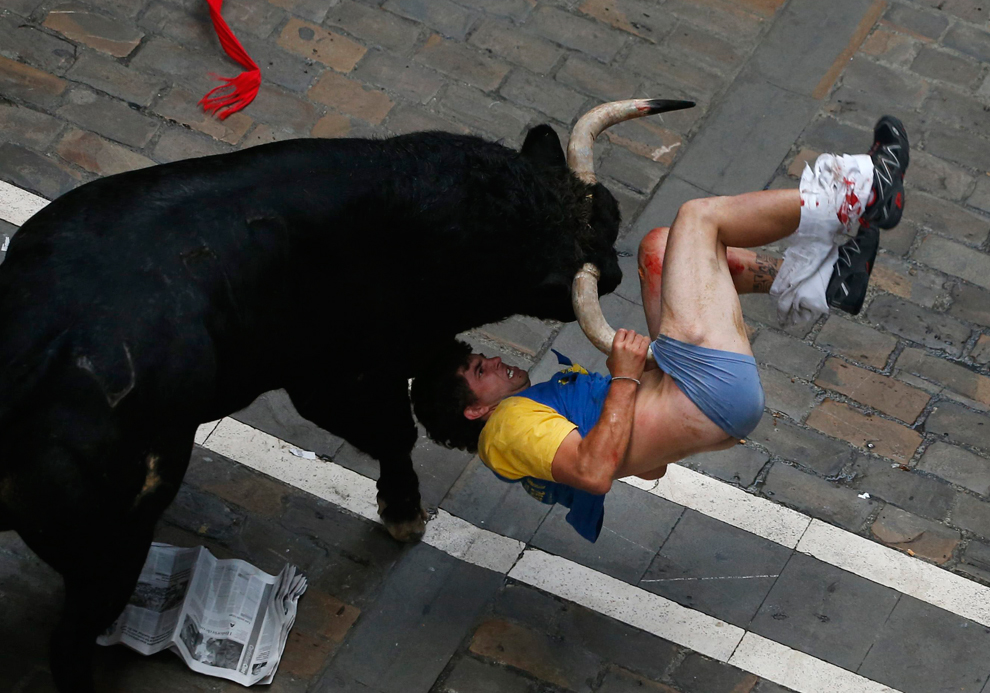 Los toros son los seres más civilizados que hay en Pamplona estos días #SanFerminesTVE  Bp20