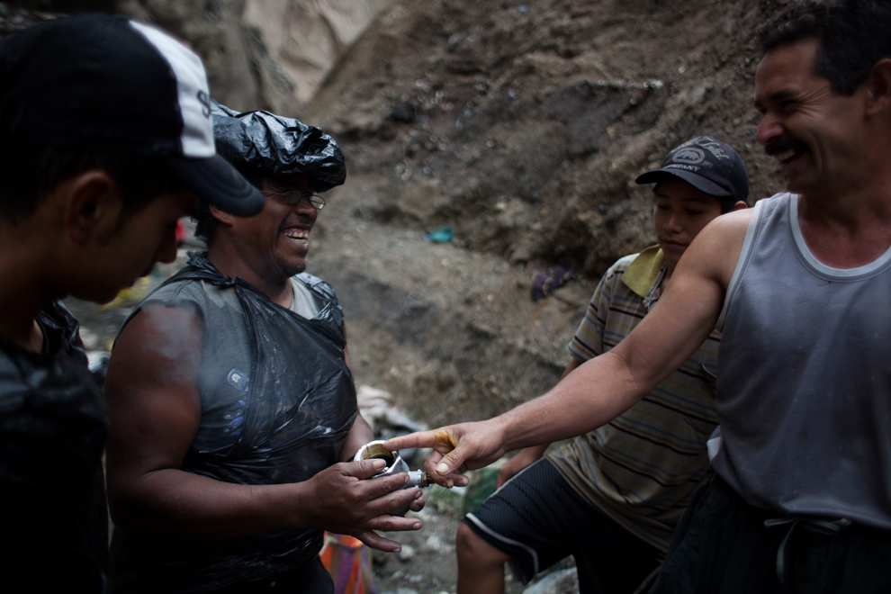 [The Big Picture] “The Mine - Guatemala” – mưu sinh trên đống rác