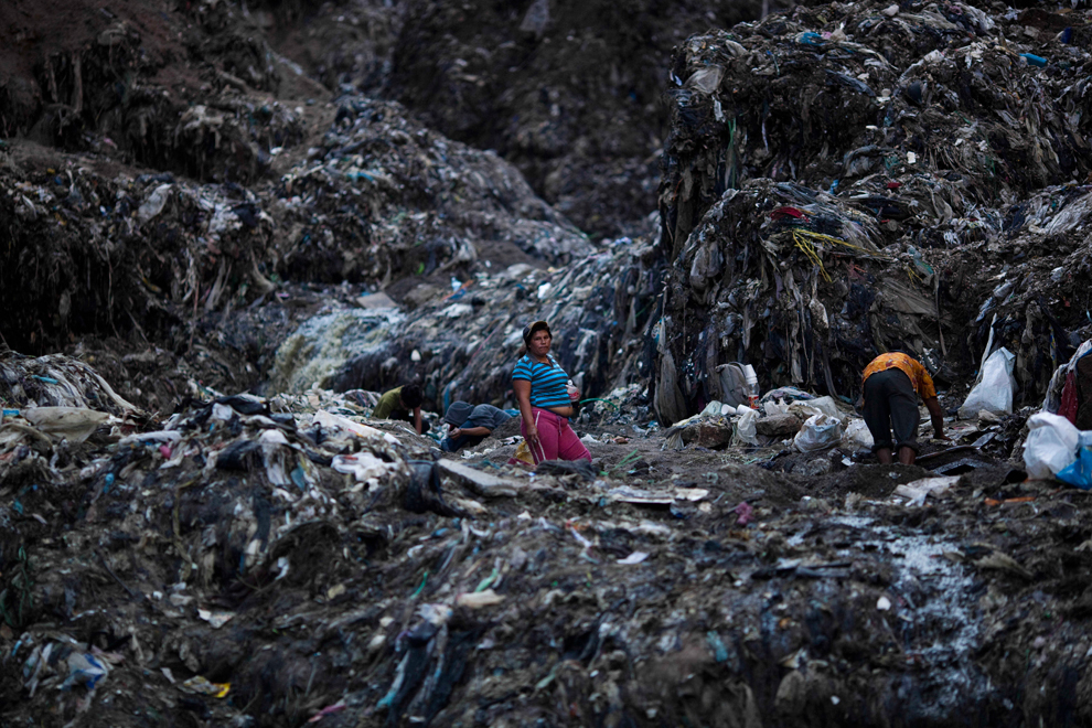 [The Big Picture] “The Mine - Guatemala” – mưu sinh trên đống rác