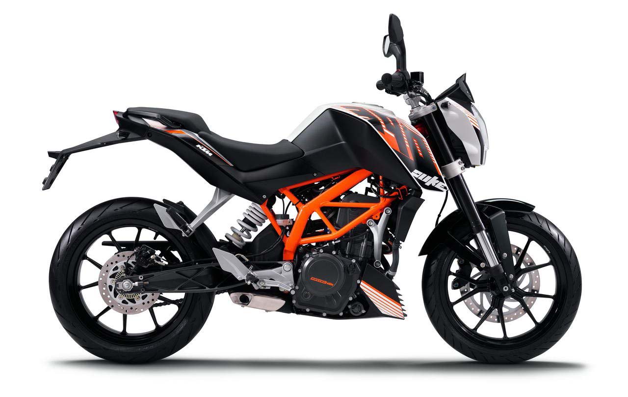 Kasinski será que volta? 2013-KTM-390-Duke-bajaj