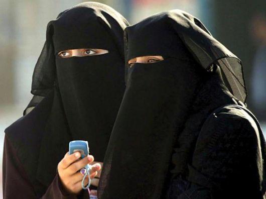 España prohíbe el uso del “Burka” con multas de 405€  Burka