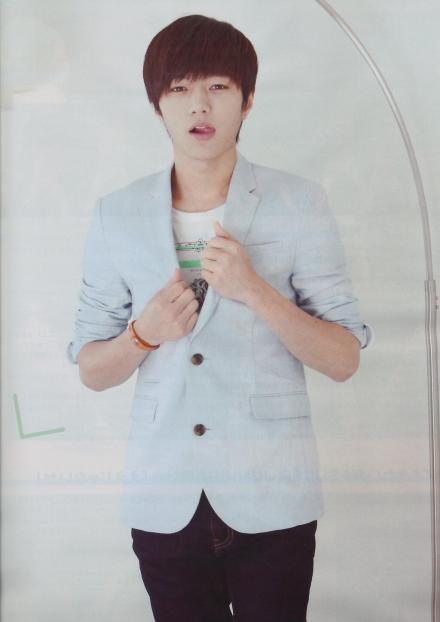 2013.09.24 – MYUNGSOO POUR LE MAGAZINE JAPONAIS « CHOA » NUMÉRO 28 [SCANS] I7s67