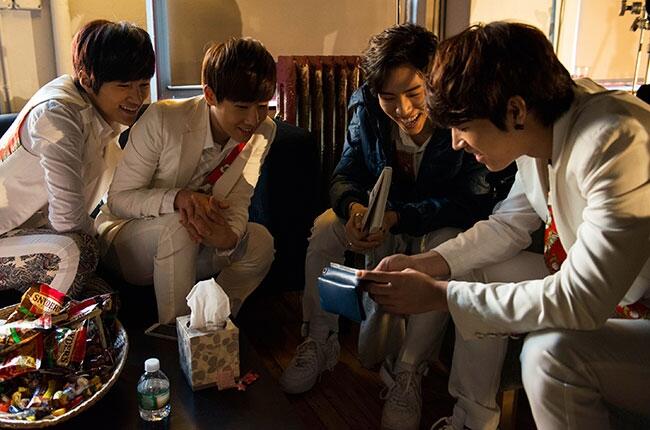 2013.12.19 – PHOTOS EXCLUSIVES D’INFINITE POUR BILLBOARD Bb5ou_KCAAAIOz9.jpg-large