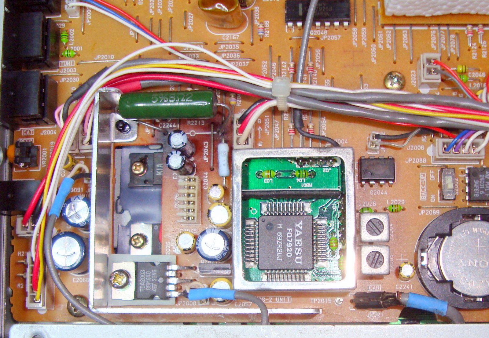 FT840 Yaesu : Panne totale - L'émetteur-récepteur ne s'allume pas (uniquement rétroéclairage du S-mètre) Ft840-platine-apres-depannage