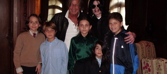 FOTOGRAFIA INEDITA DE MICHAEL JACKSON CON SUS HIJOS N52196F0G