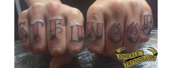 Tattoo von domi STFU-NOOB-Knuckle-Tattoos