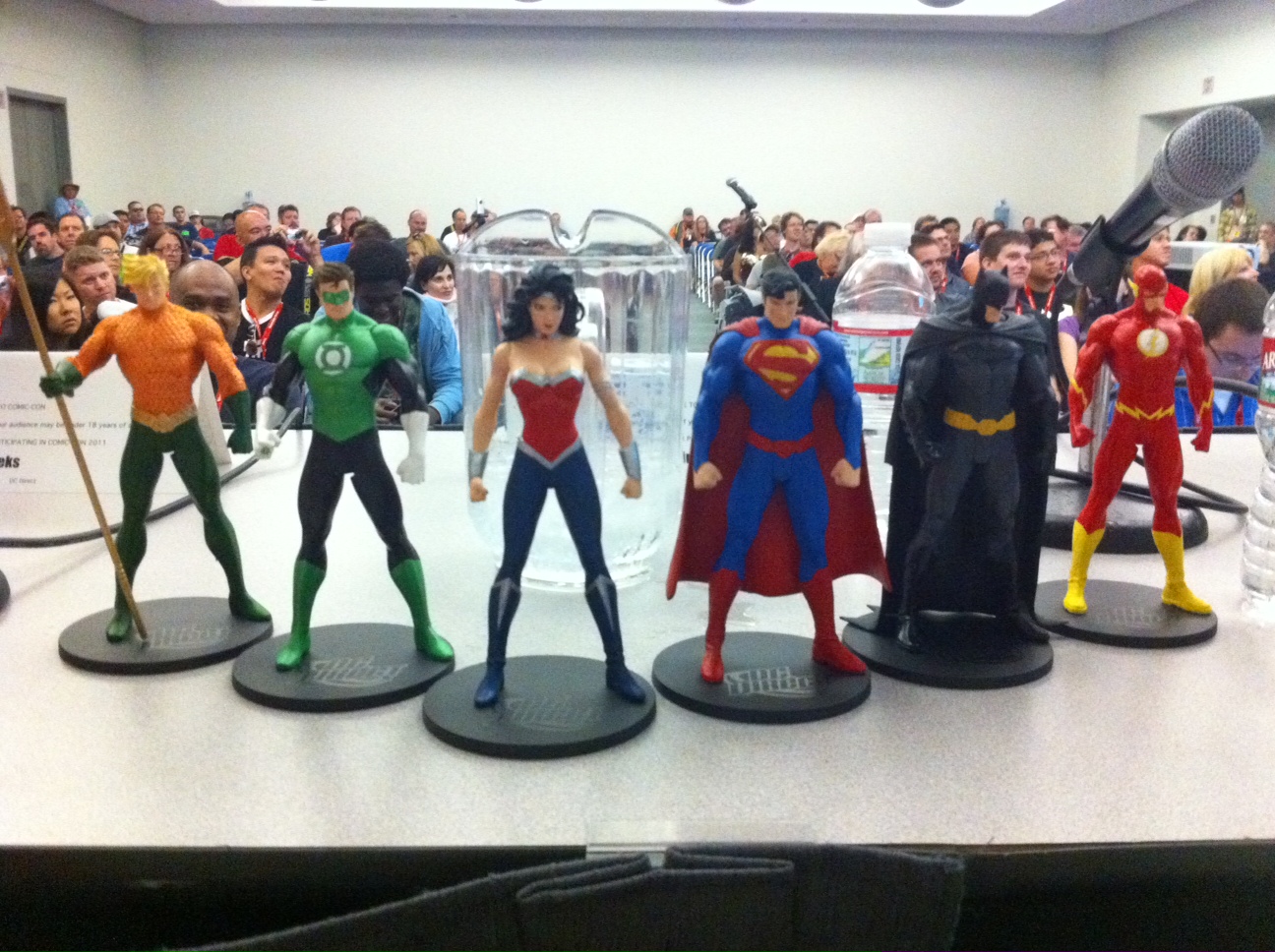 [DC DIRECT] The New 52: Diferença entre o 7-Pack e as figuras individuais DC-Direct-New-52-Action-Figure-Aquaman-Green-Lantern-Wonder-Woman-Superman-Batman-Flash-Justice-League