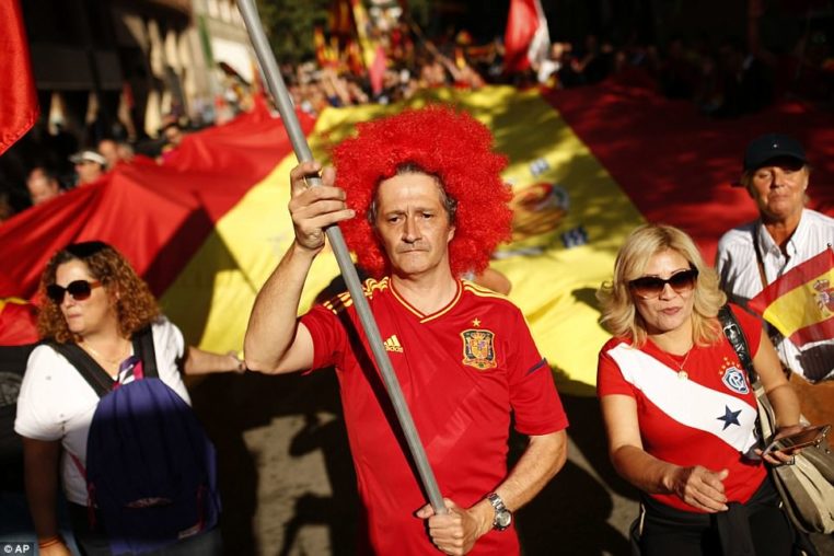 Manifa nacionalista (española) en Barcelona Lafoto6-e1507493355677