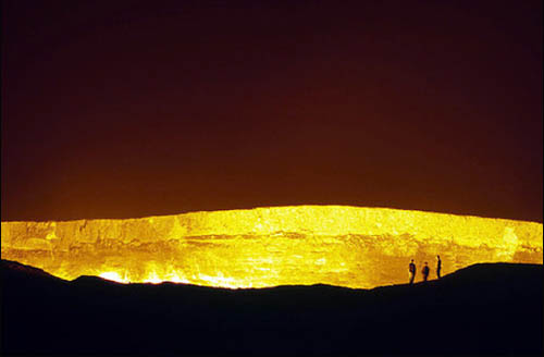 اكبر حفر بلعالم Burning_Gates_of_Turkmenistan_1