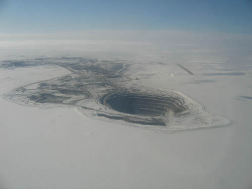 أعظم 10 ثقوب في العالم  Diavik_Diamond_Mine_hole_2