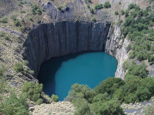 أعظم 10 ثقوب في العالم  Kimberley-big-hole_1