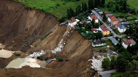 أعظم إنهيارات أرضية فى العالم  World_biggest_landslides_4