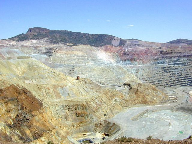 uruguay - Uruguay. Pasado y presente. La izquierda del sistema en el gobierno. 800px-Chino_copper_mine