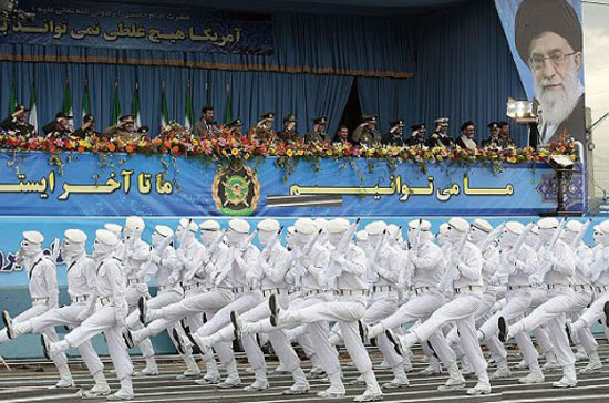 صور:القوات الأكثر "رعبا" في العالم Iranian%20IRGC%20Qods%20Force%20Parade%20in%20White%20Camouflaged%20Uniforms