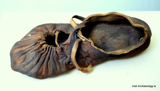 Las sandalias del hondero Early-medieval-shoe