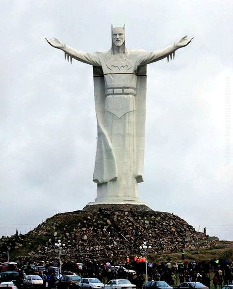 Vidéos, photos marrantes! - Page 18 Batman-statue-brazil-Christ-redeemer-1290125987p