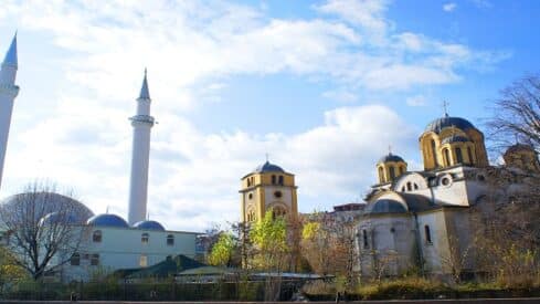 الدين والإنسان Ferizaj_Church_and_Mosque-489x275