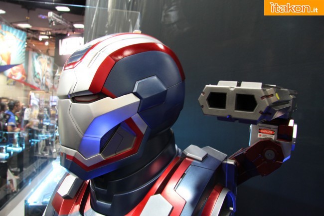 IRON PATRIOT Life size bust SDCC2013-sideshow-Busti-29-650x433