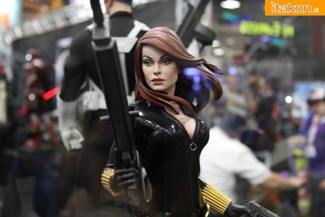 [Sideshow] Black Widow Premium Format (Comic Version) - LANÇADA!!! - Página 3 SDCC2013-sideshow-premium-format-31-650x433