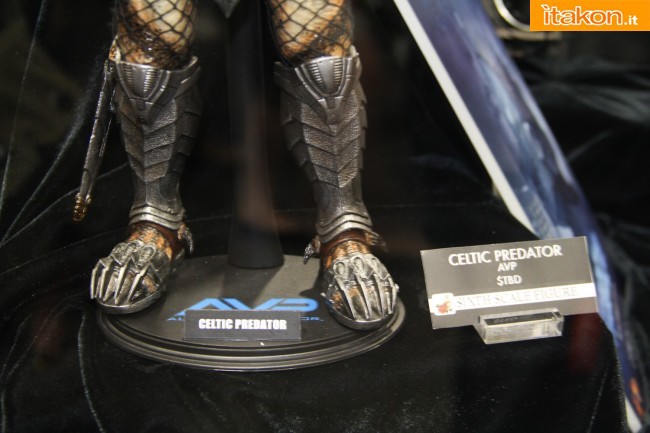 [Hot Toys] AVP: Celtic Predator 2.0 1/6 scale - Lançado!!! Hot-toys-sdcc13-part1-75-650x433