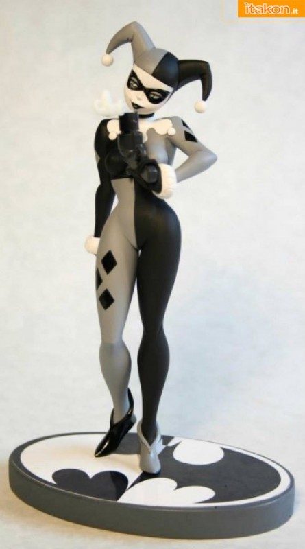 [DC Collectibles] Batman Black & White: Harley Quinn by Bruce Timm DC-Collectibles-Harley-Quinn-Black-and-White-3-445x800