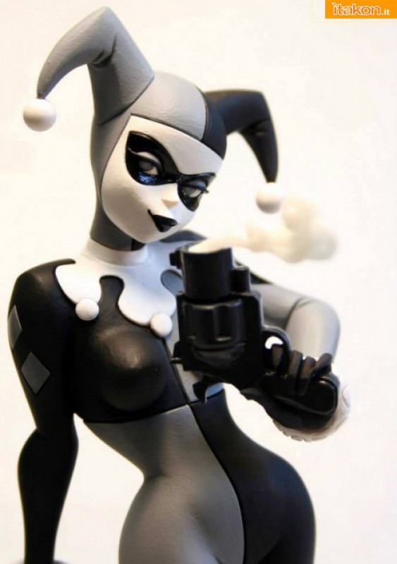 [DC Collectibles] Batman Black & White: Harley Quinn by Bruce Timm DC-Collectibles-Harley-Quinn-Black-and-White-4-563x800