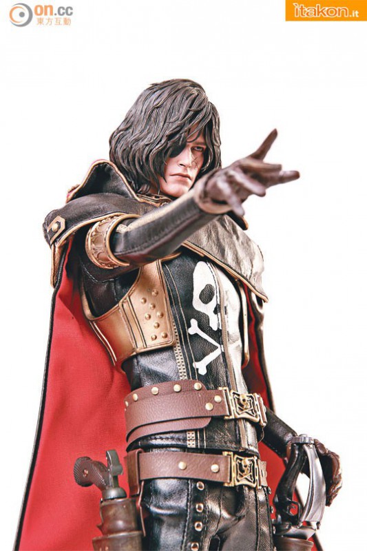 [Hot Toys] Space Pirate Captain Harlock - LANÇADO!!! - Página 5 Captain-Harlock-MMS222-Space-Pirate-Captain-Harlock-5-533x800