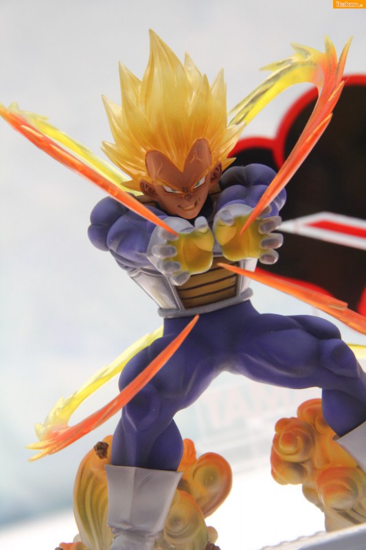 [Bandai] Figuarts ZERO | Dragon Ball Z - Vegeta SSJ Bandai-figuarts-luccacomics2013-30-533x800