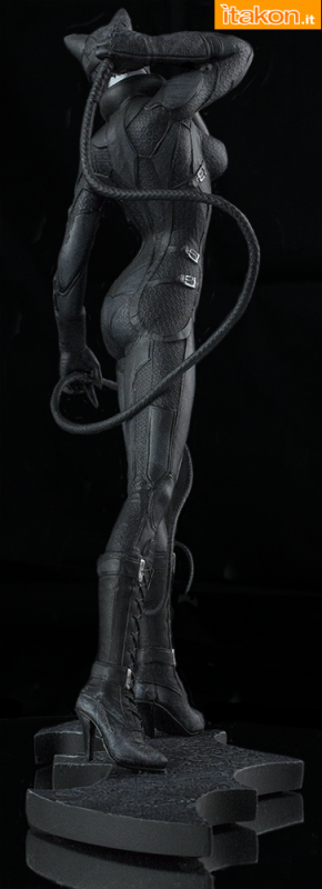 [DC Collectibles] Batman: Arkham City Catwoman Statue Arkham-City-Catwoman-Statue-4-290x800