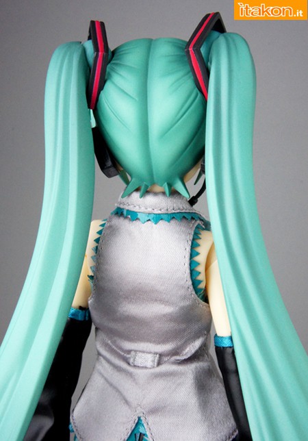 [Medicom] RAH: Miku Hatsune -Project DIVA- F Miku-Hatsune-Real-Action-Heroes-pronta-alla-spedizione-05