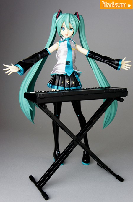 [Medicom] RAH: Miku Hatsune -Project DIVA- F Miku-Hatsune-Real-Action-Heroes-pronta-alla-spedizione-11