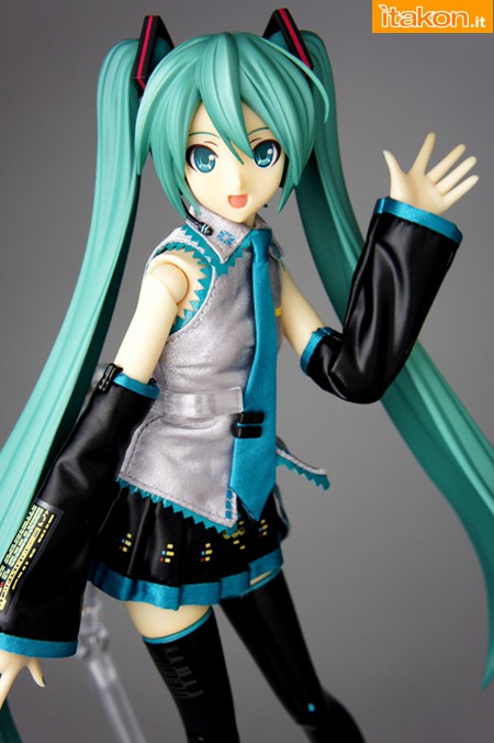 [Medicom] RAH: Miku Hatsune -Project DIVA- F Miku-Hatsune-Real-Action-Heroes-pronta-alla-spedizione-14