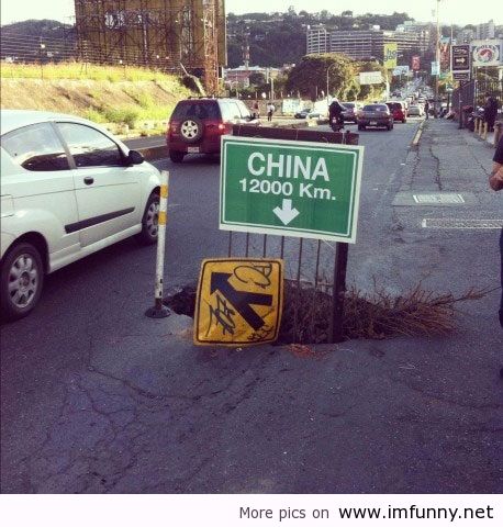 Pool de F1 - Page 36 Funny-China-sign-hole-ground