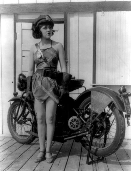 Miss and bikes - Page 23 600full-elsie-tarron