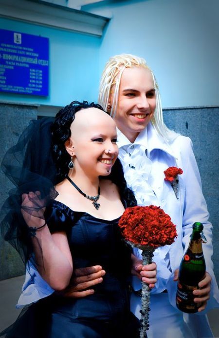عريس و عروس‏.. الحمد لله والشكر Goth-wedding_10