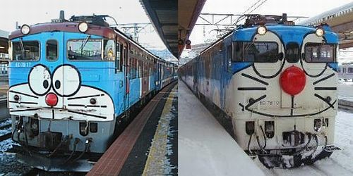 قطارات اليابان Painted_train_wagons_01