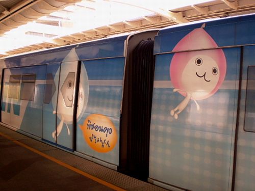قطارات اليابان Painted_train_wagons_11