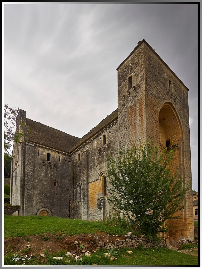 L'église abbatiale de St Amand de Coly 1