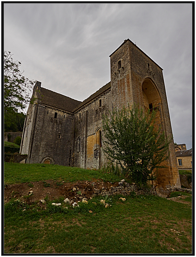 L'église abbatiale de St Amand de Coly 20