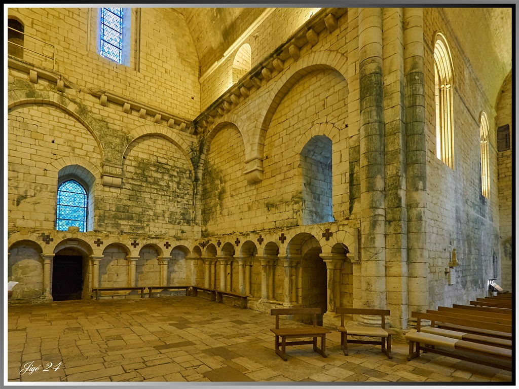 L'église abbatiale de St Amand de Coly 4