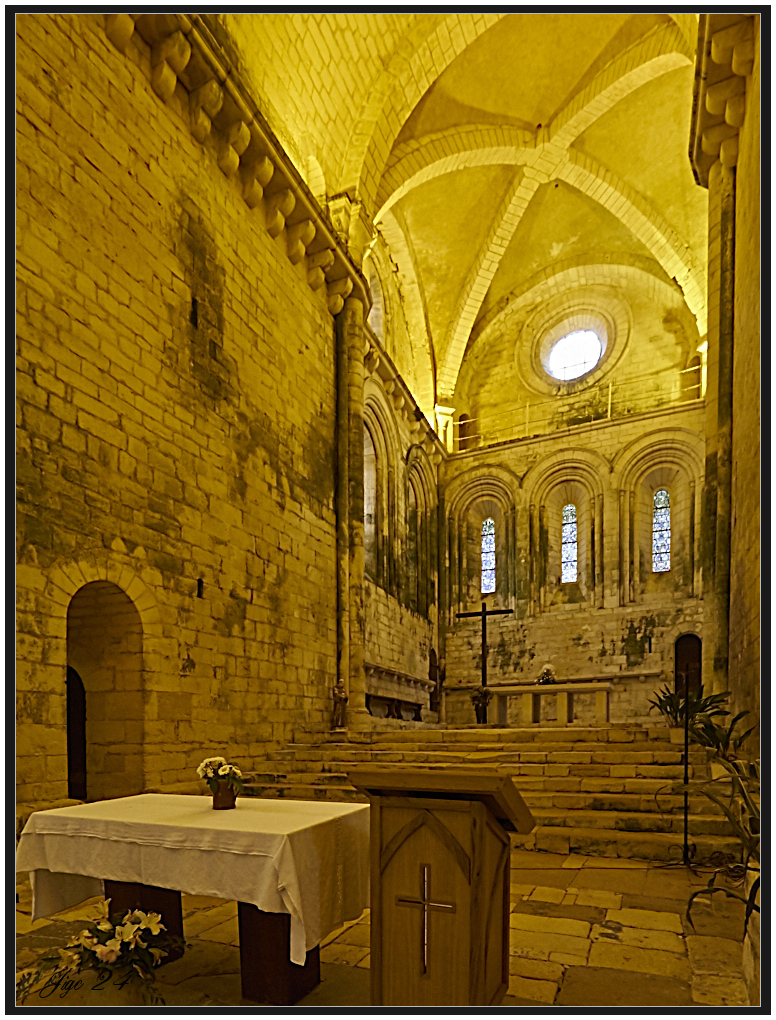 L'église abbatiale de St Amand de Coly 100