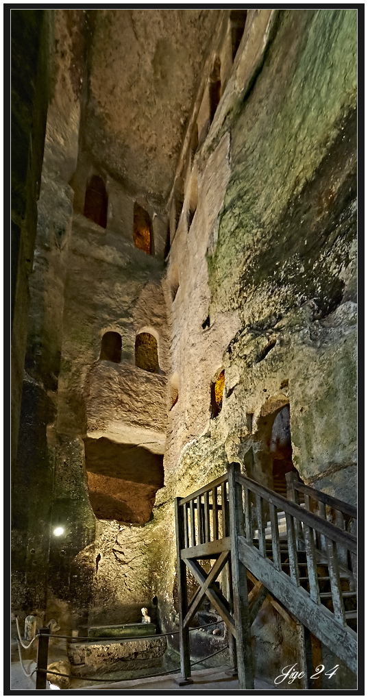 L'église troglodytique d'Aubeterre en Charentes. Aubeterre-011