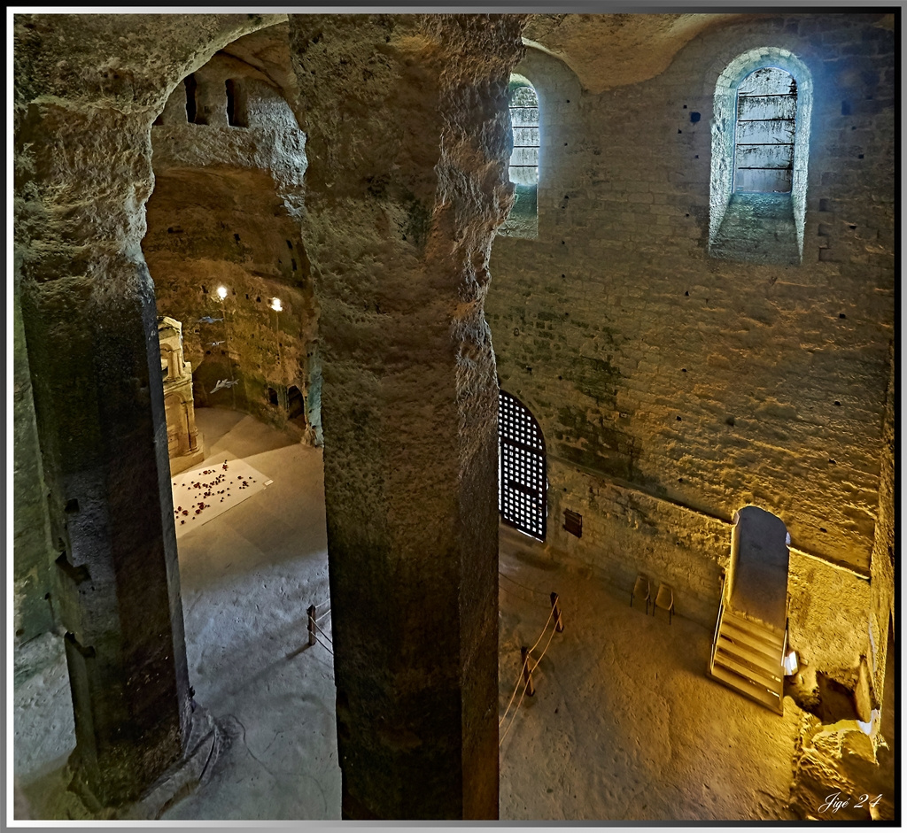 L'église troglodytique d'Aubeterre en Charentes. Aubeterre-013