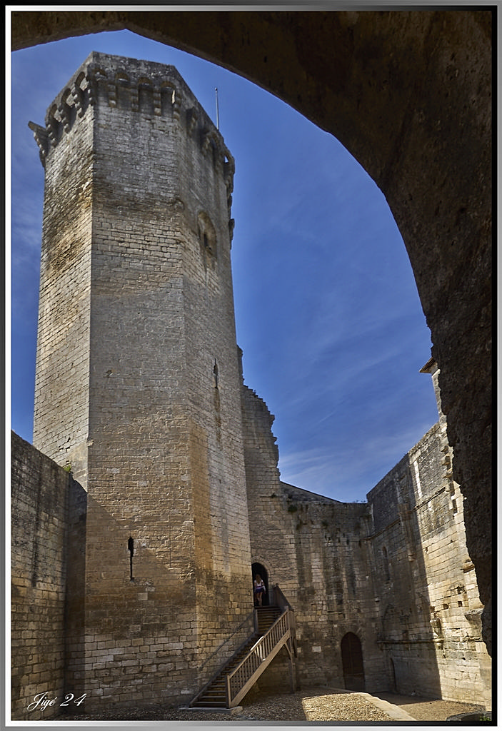 Le château de Bourdeilles en Périgord Bourdeilles-10