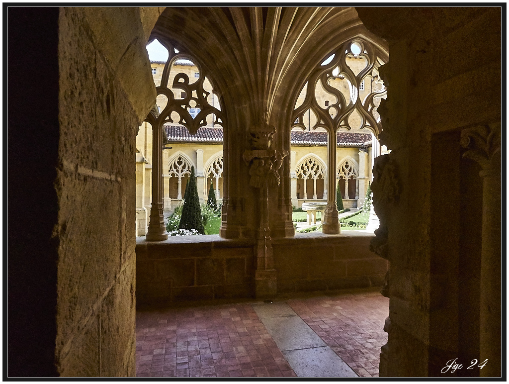 Superbe Périgord : L'abbaye de Cadouin 3