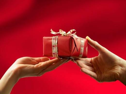 قربت عاشوراء الهدايا يا عمو  Gifts-For-Women