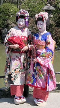 着物  ادخلن ^^ Japanese-culture-kimono-girls