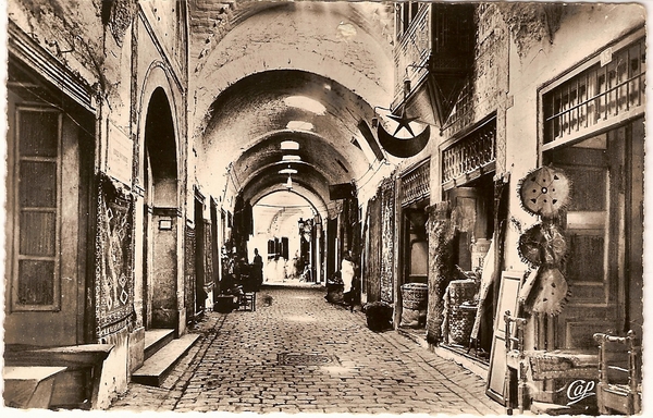 Cartes Postales anciennes sur la Tunisie , il tait une fois Tunis_souk-attarine