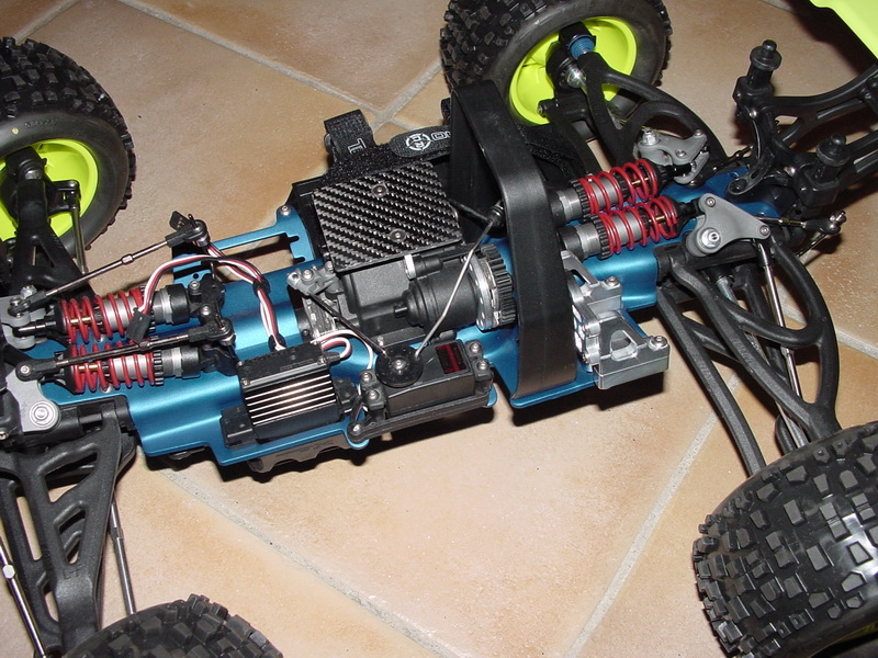 b-revo chassis alu et b-revo chassis carbone - Page 2 DSC00001%20(2)_resize